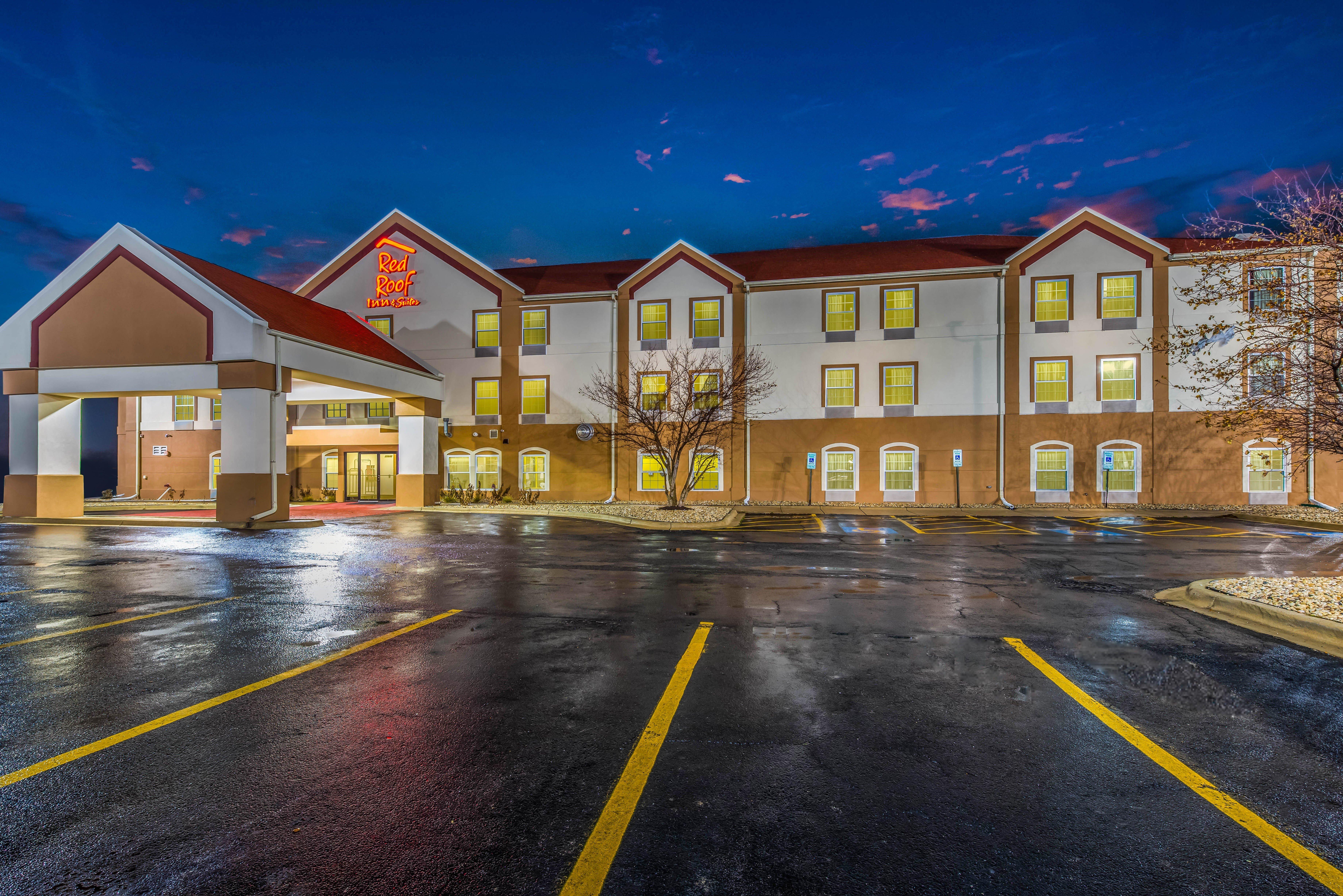 Red Roof Inn & Suites Monee Bagian luar foto