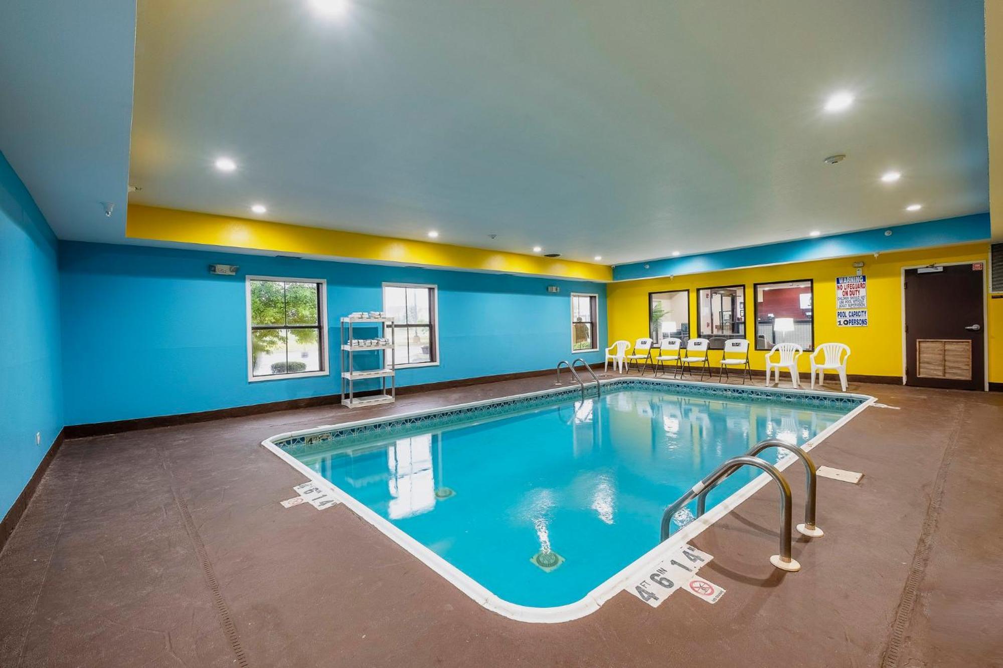 Red Roof Inn & Suites Monee Bagian luar foto