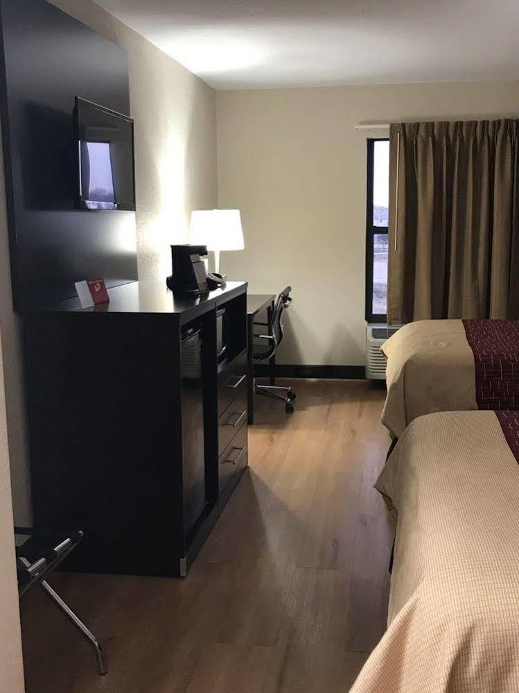 Red Roof Inn & Suites Monee Bagian luar foto